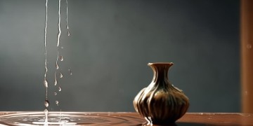邻居楼上漏水物业该管吗？