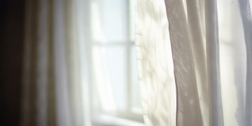 拆窗帘可以找物业吗?